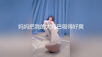    大屌哥约操两外围妹子激情双飞，牛仔裤大耳环御姐，换算网袜黑丝一起服务，翘起大肥臀舔弄