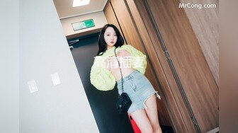 TWTP 游乐场女厕全景偷拍几个撅着屁股嘘嘘的高颜值美女3