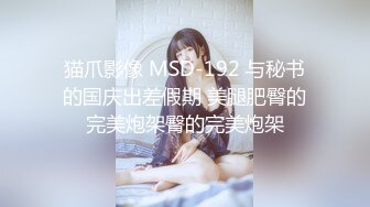 吊带背心小姐姐牛仔裙弯腰捂裙子被抄底微透内 SR级咖啡店抄底长裙美女白色内内