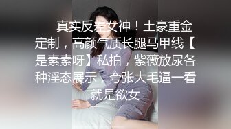 两个妹子双飞啪啪，洗完澡开操慢慢玩抬腿侧入边操边舔奶