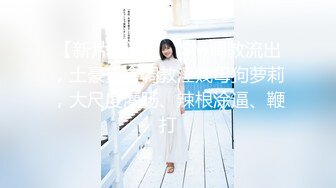 【新片速遞】  后厨操作间新来的实习生小妹⭐占着茅坑不拉屎不停地刷抖音