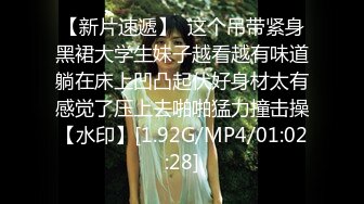 近期全网下海最极品青春漂亮的女神，偶像明星般的9分顶级颜值，大大的眼睛炯炯有神 还有极品长腿高挑的身材 (1)