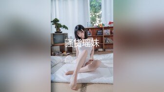 金牌女主播幼小的美丽纯纯露脸直播童颜巨乳，这奶子躺着都能吃到嘴边，肥臀很诱惑骚逼特写，很会勾引男人