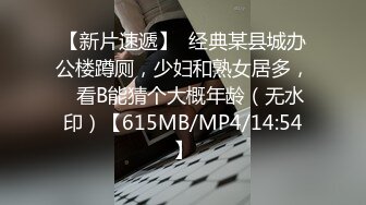 【新片速遞】  漂亮御姐吃鸡啪啪 想不想要 要 想要大鸡吧操我小骚逼 插我 骚逼欠操 这表情看着有多饥渴 自己拿着鸡吧往逼里塞 超反差