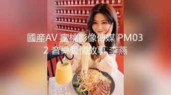 无毛肥穴18超嫩萝莉萌妹居家自慰，撩起小背心露贫乳，道具假屌插嘴舔弄，白色丝袜张开双腿揉穴，翘起屁股假屌后入