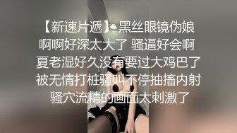 草莓小喵喵大屁股少妇居家激情啪啪，口交舔弄拨开内裤特写后入肥臀