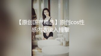   人妻榨汁机跟两个年轻小哥激情3P给狼友看，淫乱的房间被两个小哥各种玩弄